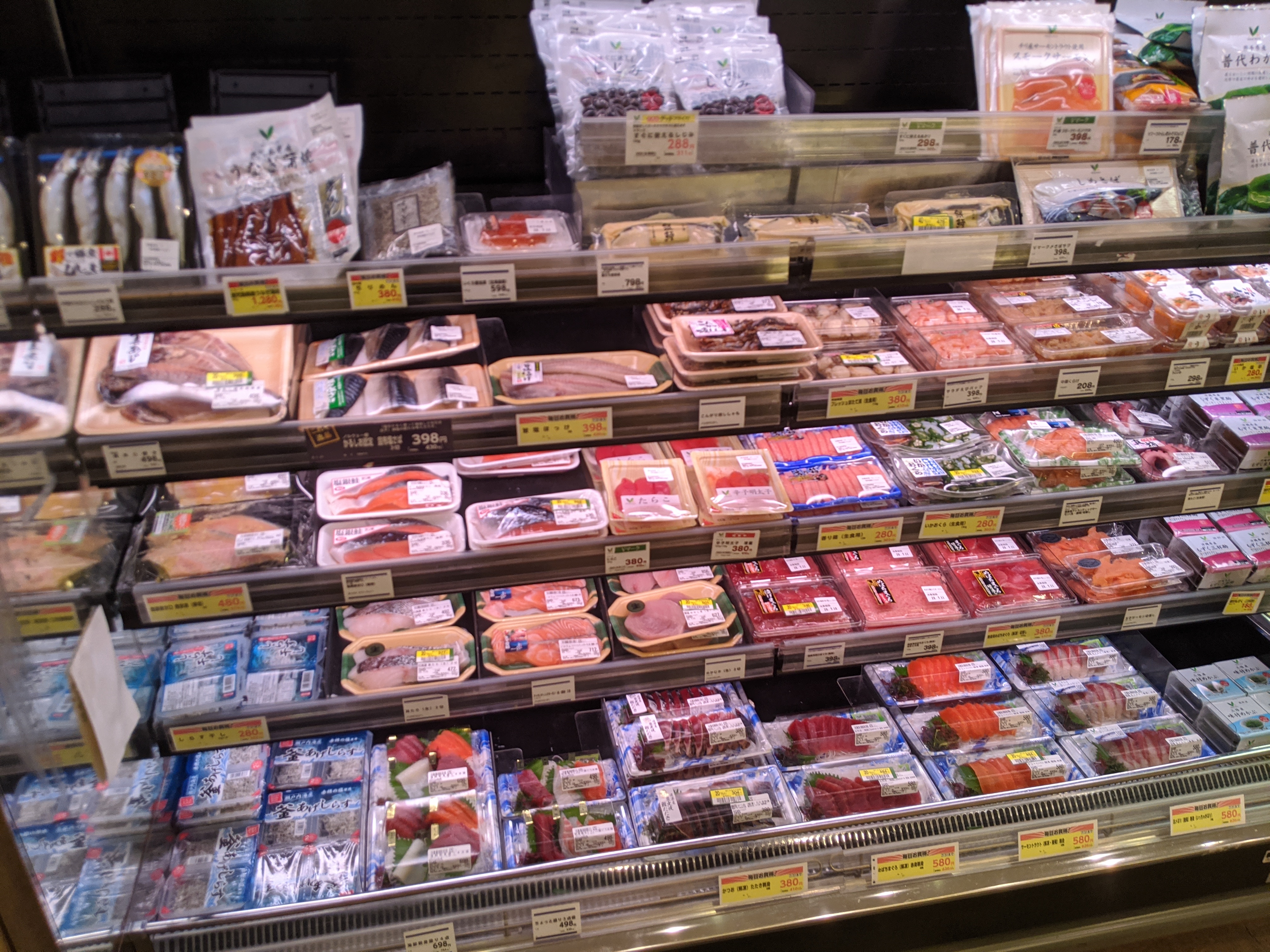 東急ストア フードステーション渋谷キャスト店 店内 外観 東急ストア フードステーション 渋谷キャスト店 店内 野菜は葉物野菜が充実しています 価格は普通ですが 東急ブランドの安心感があります 東急ストア フードステーション 渋谷キャスト店 店内