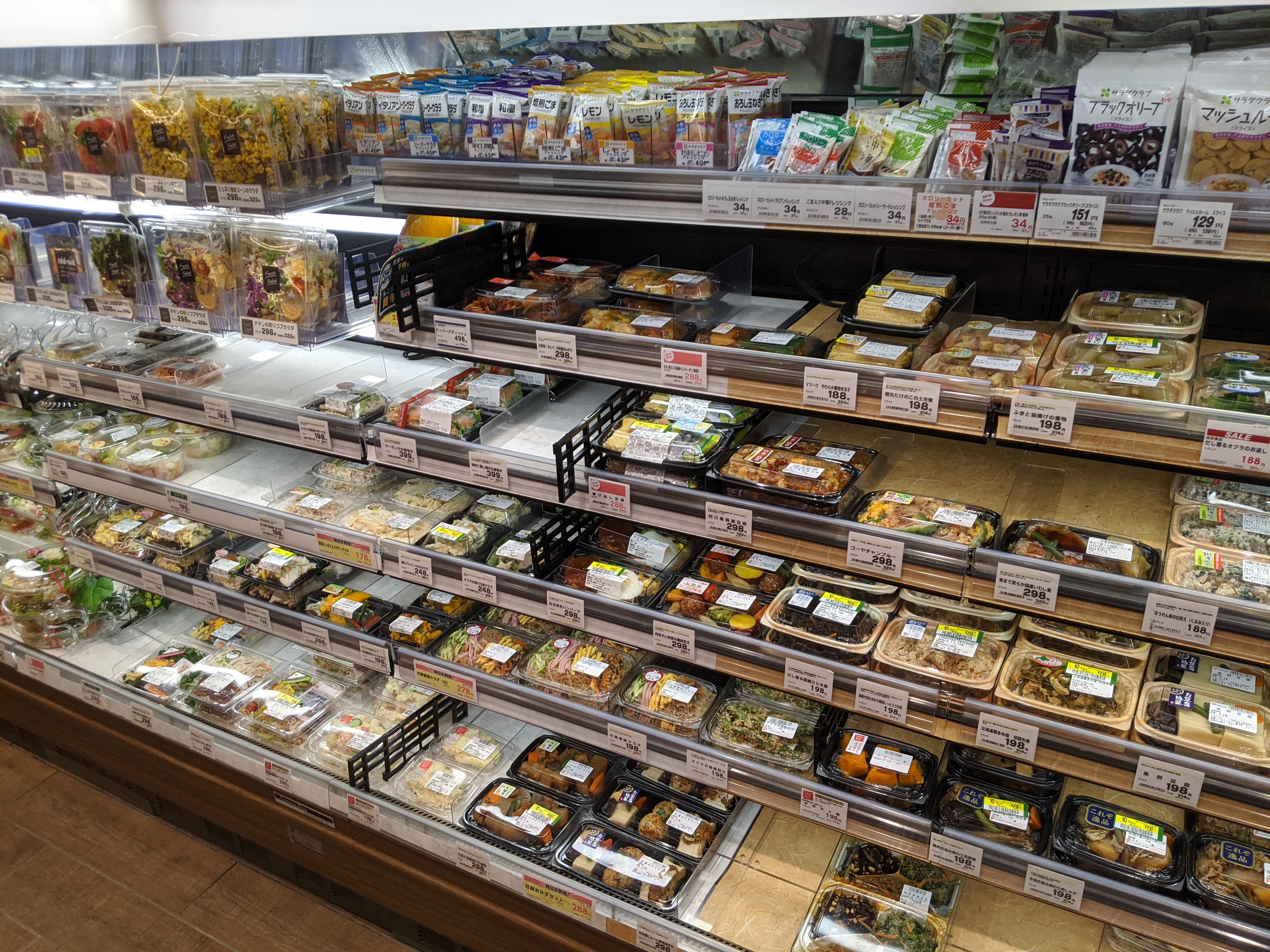 東急ストア フードステーション渋谷キャスト店 店内 外観 東急ストア フードステーション 渋谷キャスト店 店内 野菜は葉物野菜が充実しています 価格は普通ですが 東急ブランドの安心感があります 東急ストア フードステーション 渋谷キャスト店 店内